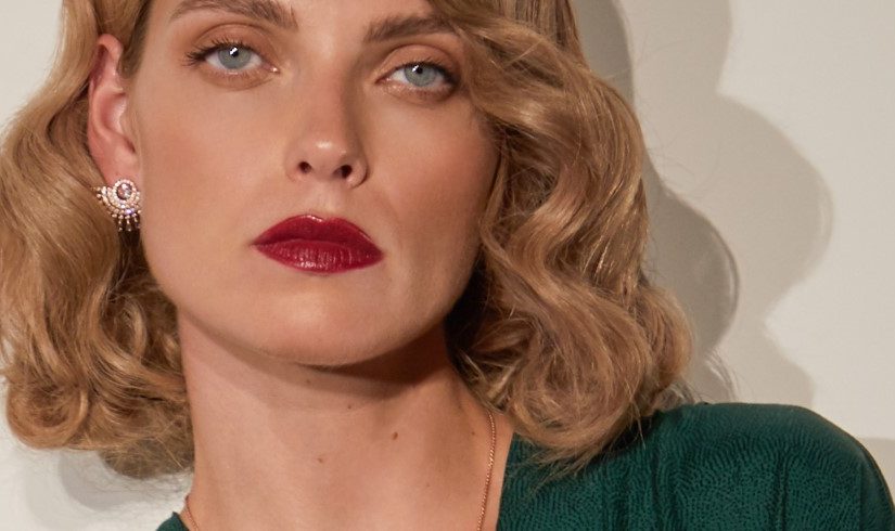 Petrol plava: kako je primijeniti na modu i dizajn?