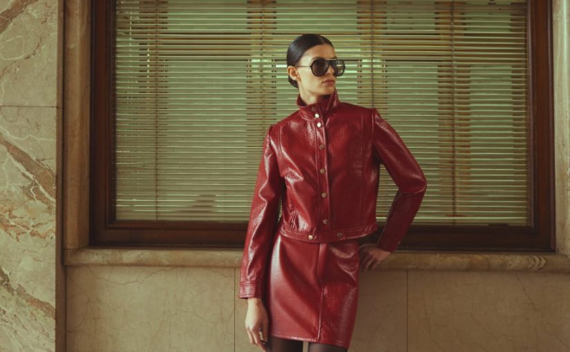 Rock stil u središtu pozornosti. Inspirativan styling uz ramones jaknu